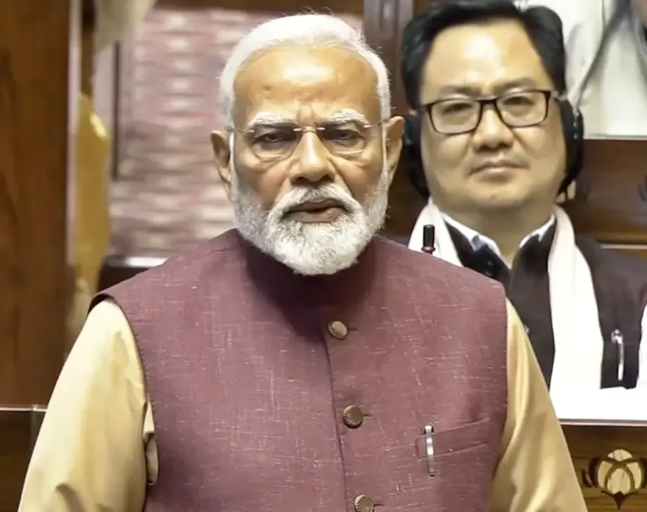 PM Modi Highlights ‘Ban’ on Film Icons Dev Anand, Kishore Kumar to Criticize Congress