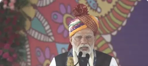 How Does PM Modi Illustrate Congress-Era Examples to Highlight the 'GST Savings Festival'?