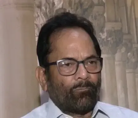 पीएम मोदी देशहित और जनता के सरोकार को प्राथमिकता देते हैं: मुख्तार अब्बास नकवी