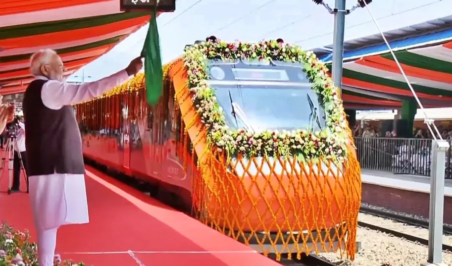 Did PM Modi Just Flag Off the Vande Bharat Train Service to Kashmir?