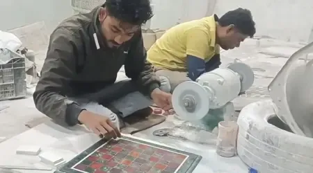 प्रधानमंत्री मोदी ने दोस्त पुतिन को दिया मार्बल का शतरंज, आगरा के हैंडीक्राफ्ट कारोबारियों में खुशी की लहर 