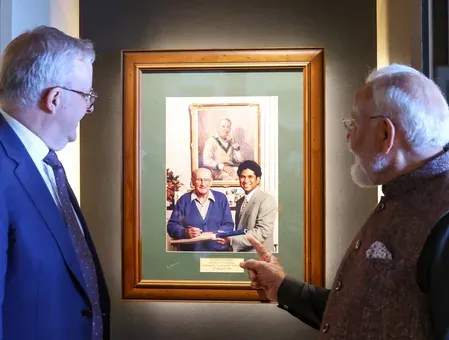 Modi gifts Steve Waugh a 20-year-old photo at MCG during Australia visit