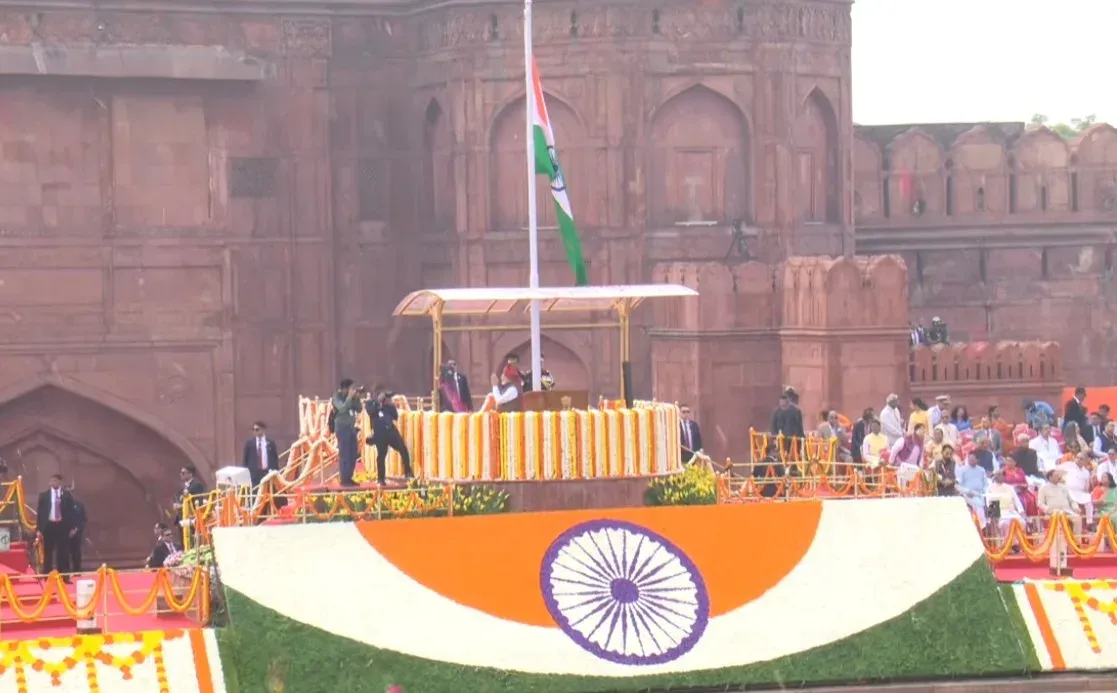 PM Modi hoists Tricolour at Red Fort on India's 80th Independence Day
