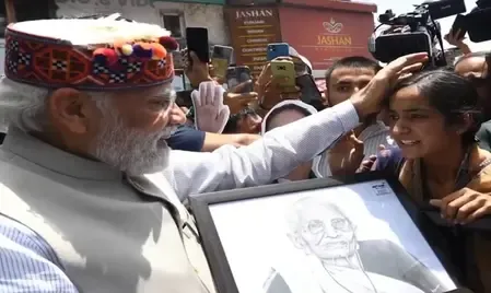 पीएम मोदी का मां हीराबेन से था गहरा लगाव, शिमला रोड शो के दौरान पोर्ट्रेट देखकर तोड़ दिया था प्रोटोकॉल