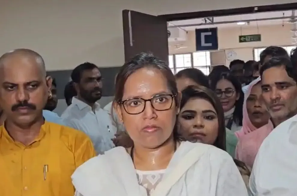 क्या कांग्रेस पार्टी देश की महिलाओं और पीएम मोदी का सम्मान करती है? : कांग्रेस नेता वर्षा गायकवाड़