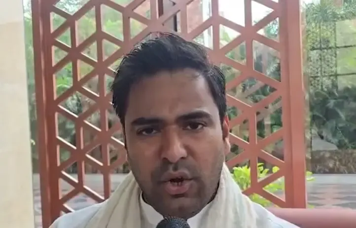 वाराणसी में 'क्योटो' वाला वादा और घुटनों तक पानी: कांग्रेस नेता वरुण चौधरी का BJP पर हमला