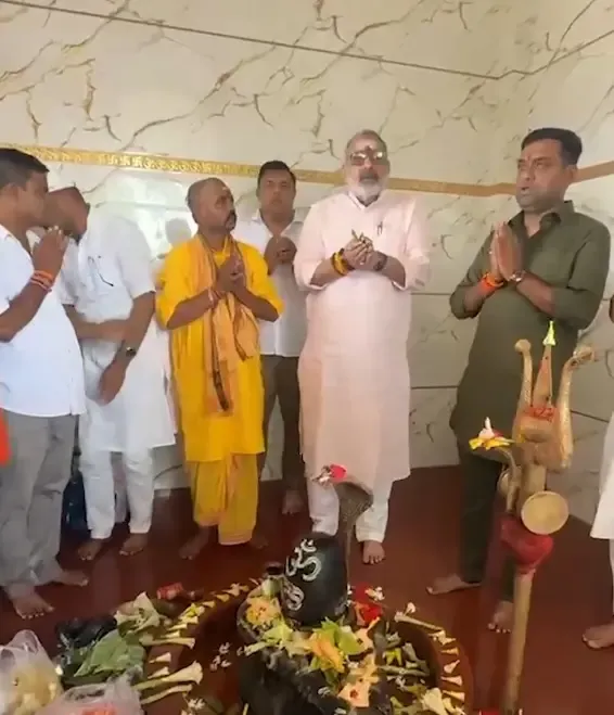 PM मोदी के जन्मदिन पर गिरिराज सिंह ने बेगूसराय में महाकाल मंदिर में पूजा की, रक्तदान शिविर भी आयोजित