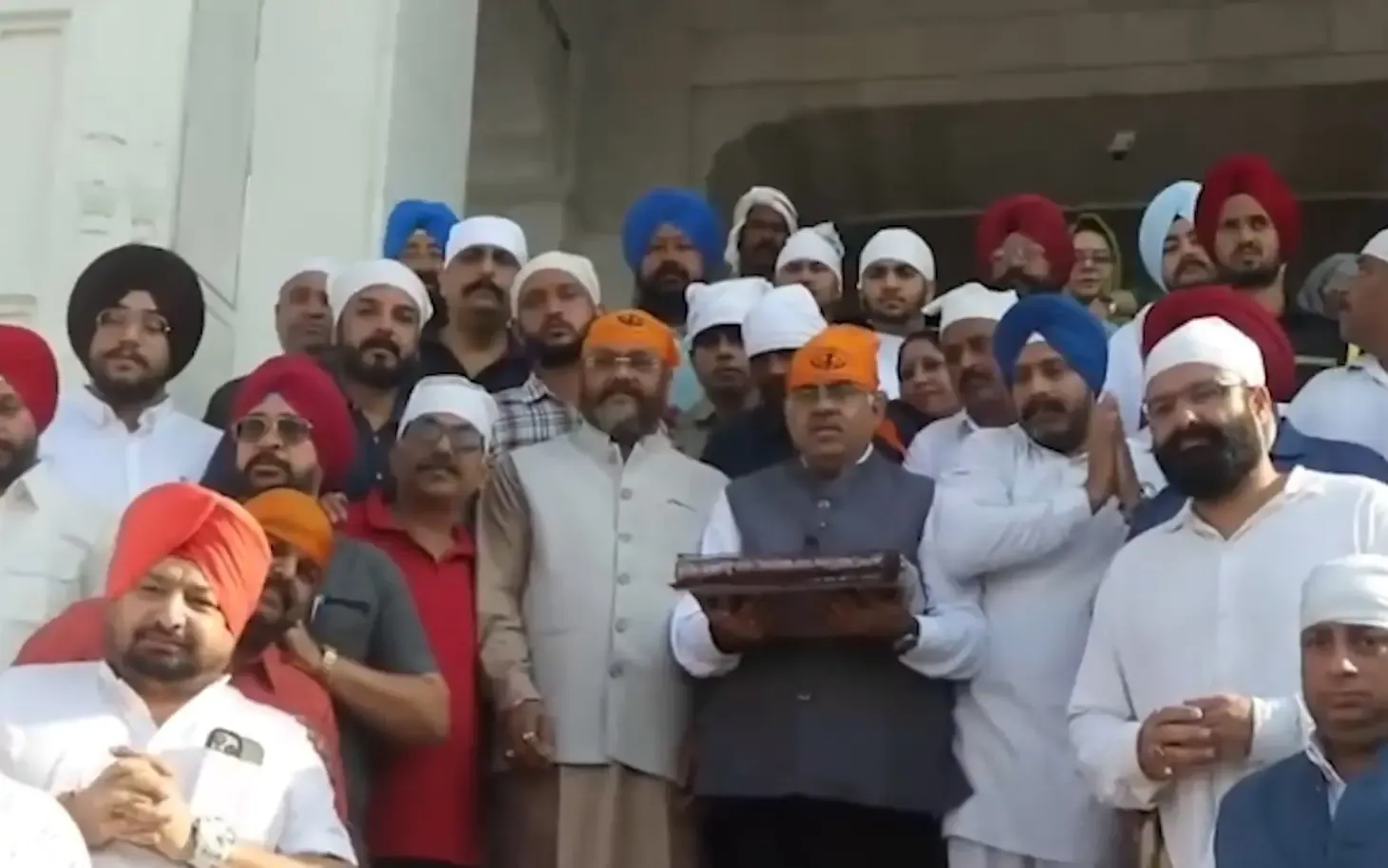 मोदी के 76वें जन्मदिन पर तरुण चुघ ने हरमंदिर साहिब में टेका मत्था, AAP सरकार पर नशे-कानून व्यवस्था को लेकर हमला