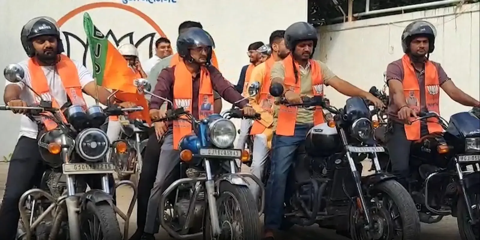 PM मोदी के जन्मदिन पर वडनगर से वाराणसी तक बाइक रैली, सूरत के 25 युवा रवाना