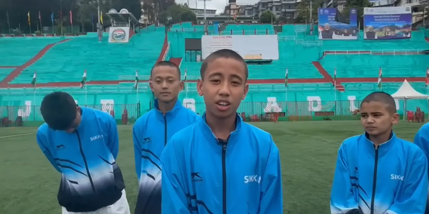 PM मोदी संग गंगटोक में फुटबॉल: 17 युवा खिलाड़ियों ने कहा — 'जिंदगी का सबसे यादगार पल'