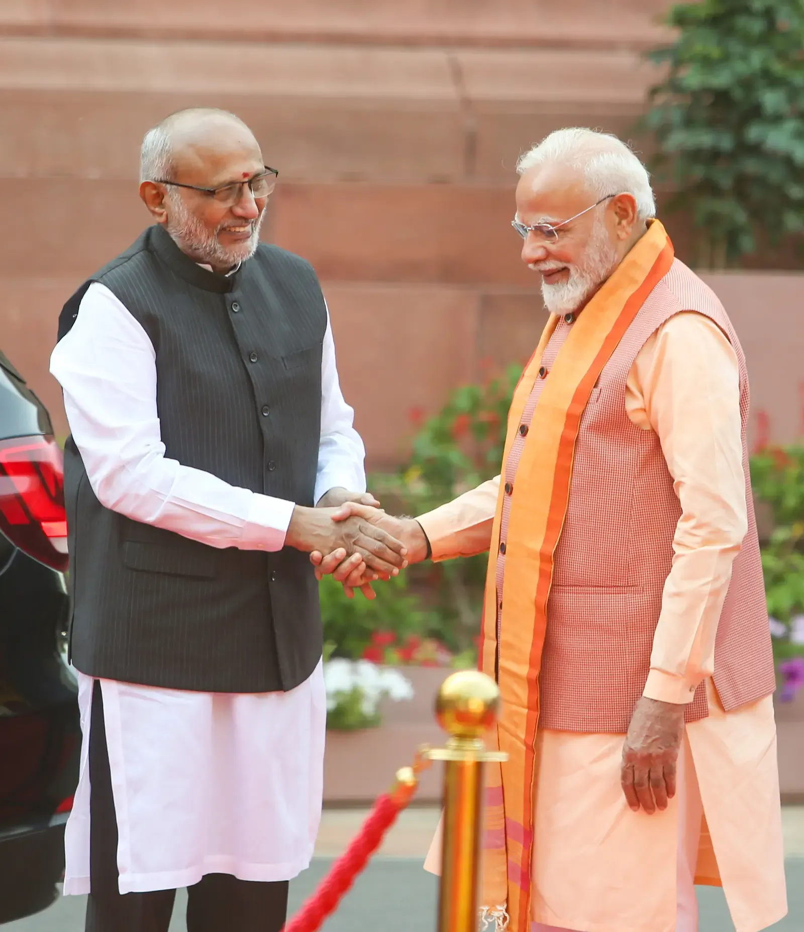 PM मोदी के सार्वजनिक जीवन के 25 साल: उपराष्ट्रपति राधाकृष्णन और CM रेखा गुप्ता समेत नेताओं ने दी बधाई