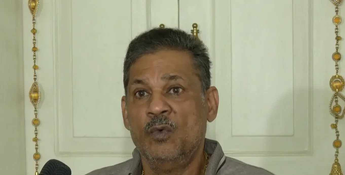 कीर्ति आजाद का BJP पर हमला: 'मोदी इंस्टाग्राम पर आए, पार्टी की हालत खराब'