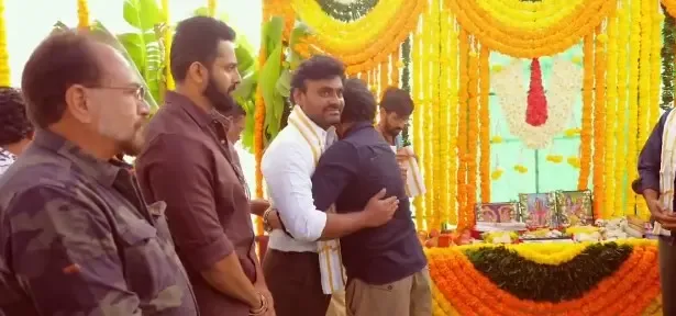 क्या पीएम मोदी की बायोपिक 'मां वंदे' की शूटिंग शुरू हो गई?