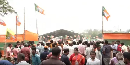 पीएम मोदी की रैली से पहले कूचबिहार में जुटे भाजपा कार्यकर्ता, बोले-ममता दीदी को एक भी वोट नहीं मिलेगा