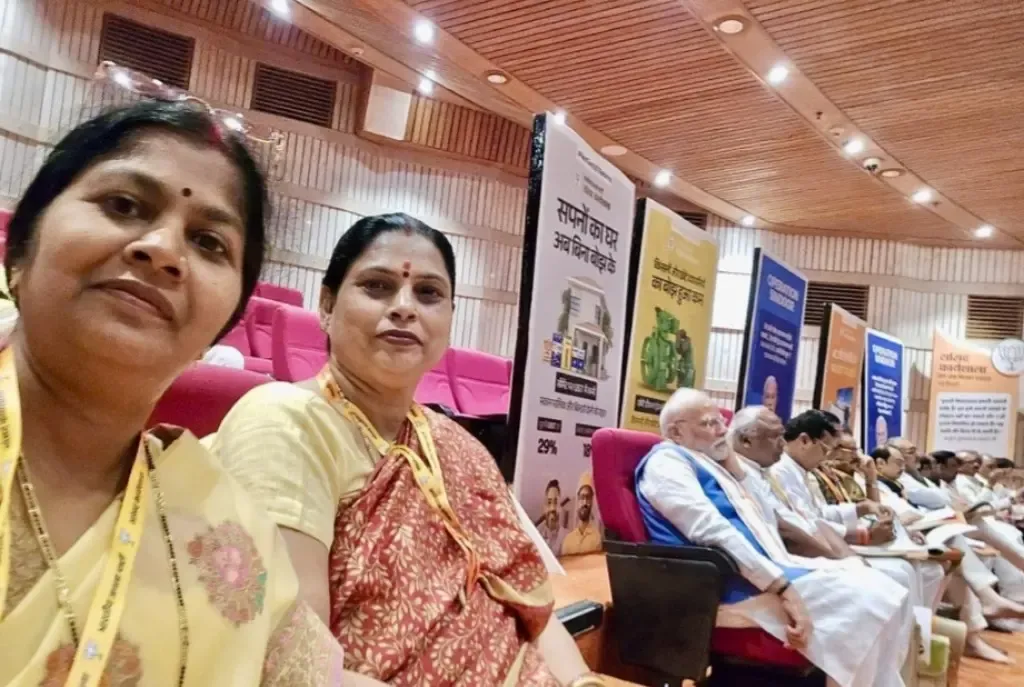 क्या पीएम मोदी की सादगी से हमें कुछ सीखने को मिलता है?