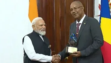 सेशेल्स का 'गार्डियन ऑफ द ब्लू होराइजन' सम्मान पाने पर PM मोदी को अमित शाह, राजनाथ सिंह और गडकरी ने दी बधाई