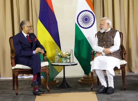 Modi meets Mauritius PM Ramgoolam in Seychelles, reviews Strategic Partnership