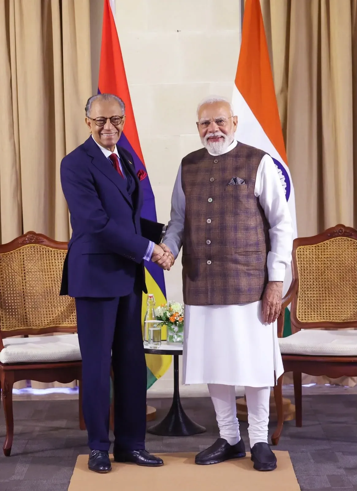PM Modi Meets Mauritius PM Ramgoolam in Seychelles