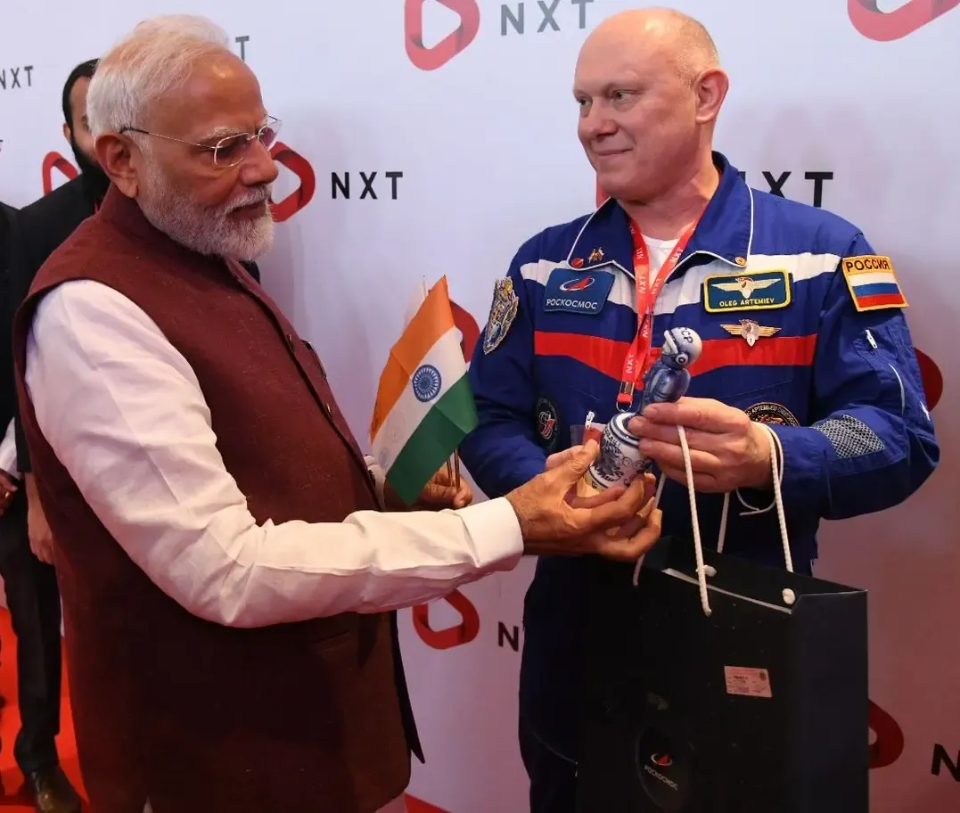 PM Modi Engages with Renowned Russian Cosmonaut, Celebrates Long-standing Space Collaboration