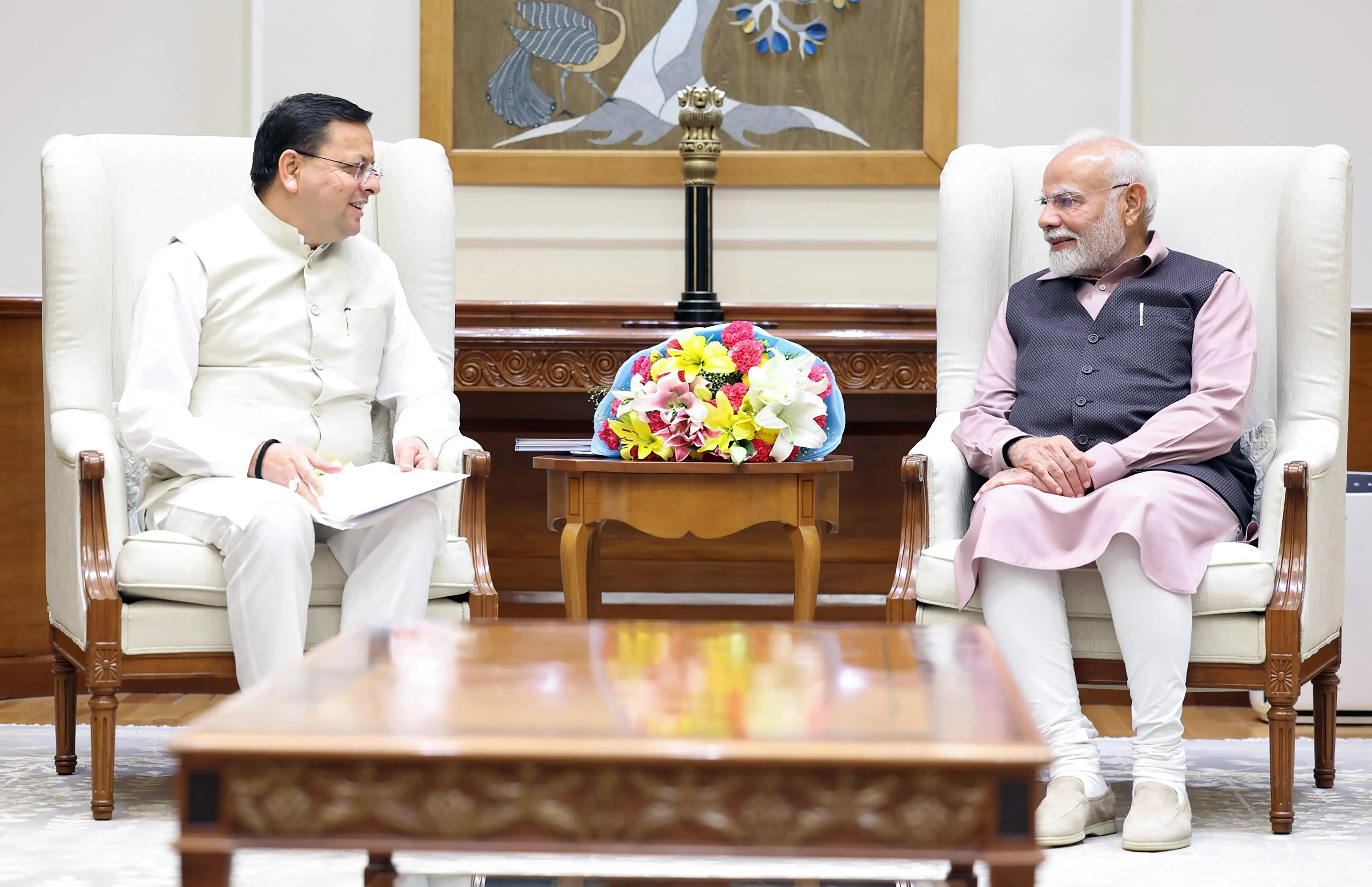 क्या पीएम मोदी ने सीएम धामी को जन्मदिन की शुभकामनाएं दीं और उनके योगदान की सराहना की?