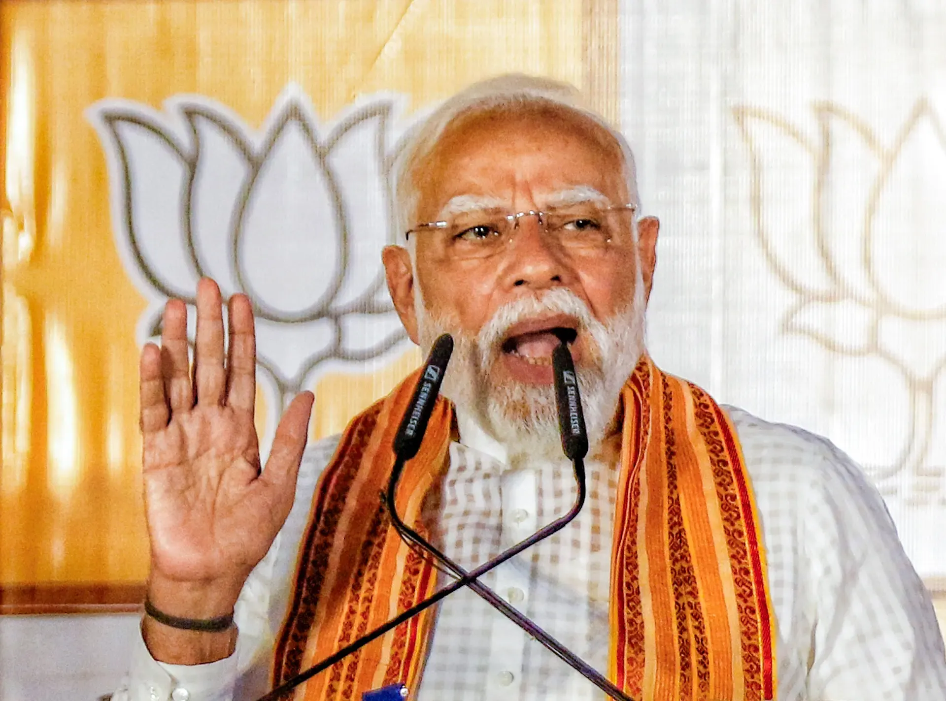 PM मोदी ने मनोहर लाल खट्टर को दी जन्मदिन की बधाई, शहरी बुनियादी ढांचे और ऊर्जा क्षेत्र में योगदान की सराहना