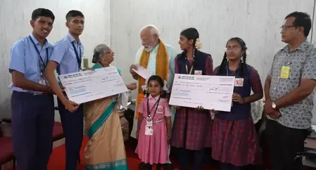 पीएम मोदी ने नागरकोइल में गिरिजा अम्मा से की मुलाकात , कहा- मेरा सौभाग्य...