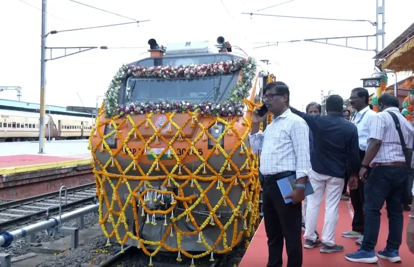पीएम मोदी ने पोदनूर-धनबाद अमृत भारत एक्सप्रेस ट्रेन को दिखाई हरी झंडी, जानें इसकी विशेषताएँ