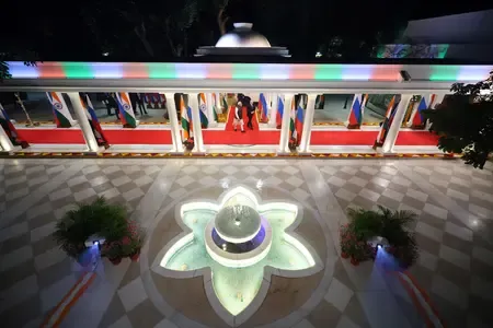 क्या प्रधानमंत्री आवास भारत-रूसी झंडों और विशेष रोशनी से सजा, पीएम मोदी ने राष्ट्रपति पुतिन का स्वागत किया?