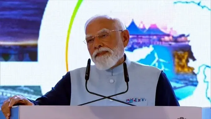 क्या पीएम मोदी ने वाइब्रेंट गुजरात रीजनल कॉन्फ्रेंस का उद्घाटन किया और यह समिट ग्लोबल ग्रोथ का बड़ा उदाहरण है?