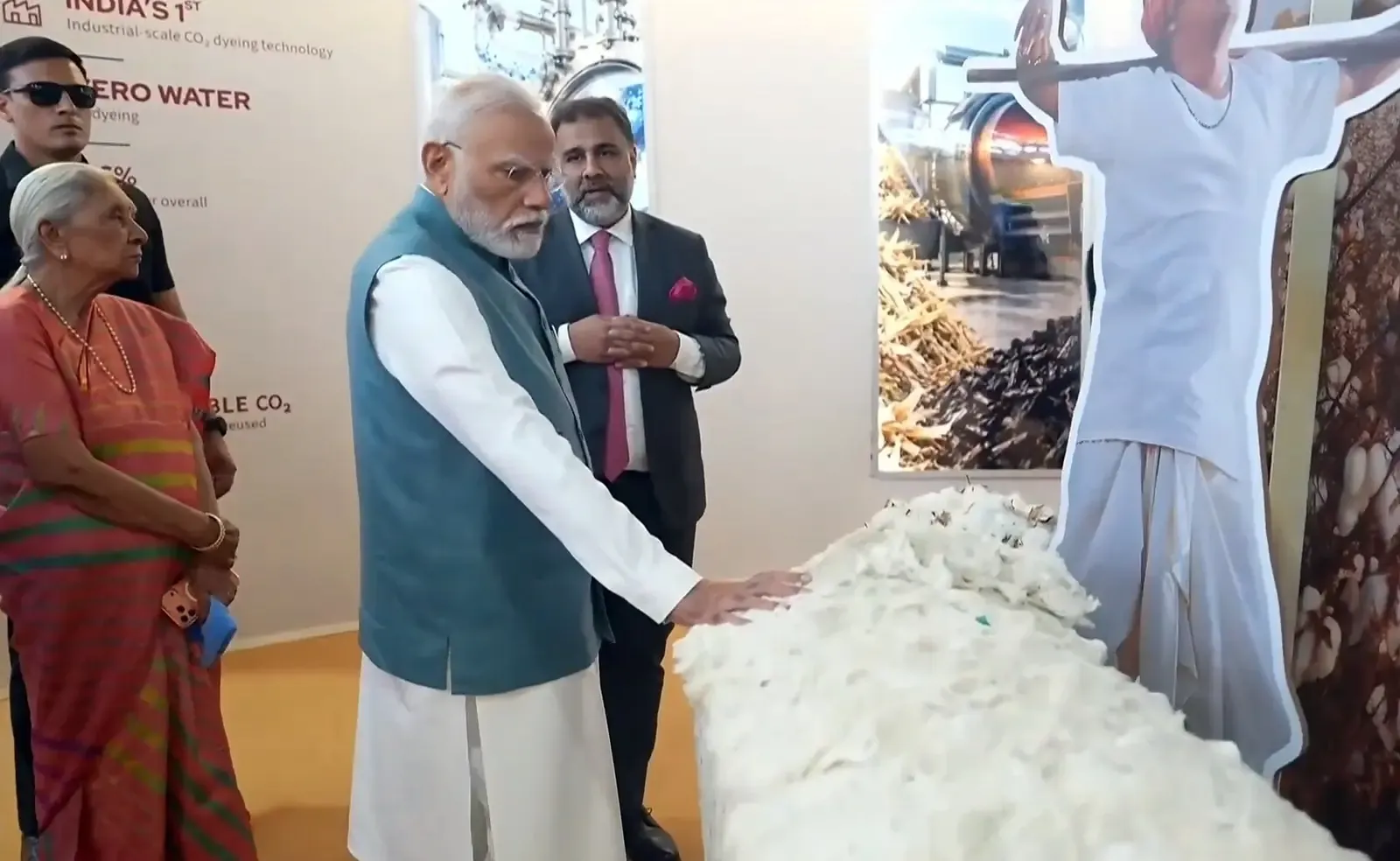 वाराणसी में PM मोदी ने अरविंद टेक्सटाइल मिल का उद्घाटन किया, नमो घाट पर IAF एयर शो में हुए शामिल