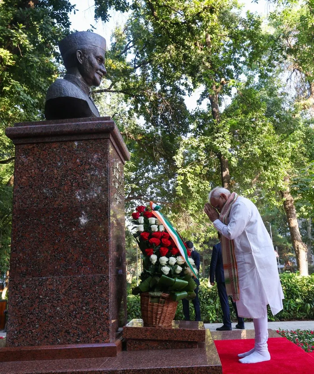 PM Modi pays homage to Lal Bahadur Shastri at Tashkent memorial
