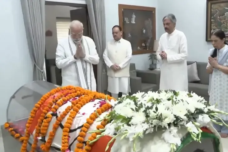 Did PM Modi Pay His Final Respects to Vijay Kumar Malhotra?