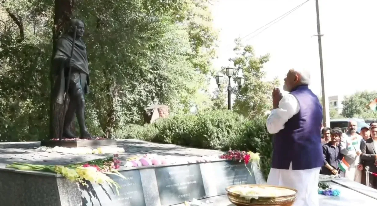 Modi pays tribute to Mahatma Gandhi in Bishkek, meets Indian community