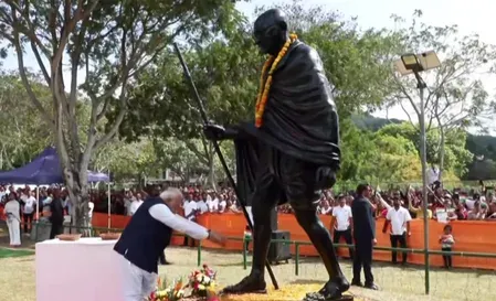 PM Modi visits Mahasakthi Vinayagar Temple, pays tribute to Gandhi in Seychelles