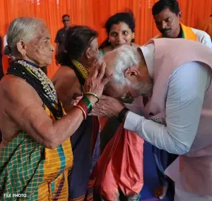 PM Modi Honors Tulsi Gowda, A Beacon of Hope for Environmental Preservation