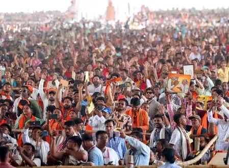 PM Modi Lauds Enthusiastic Crowd at Bengal Rally Despite Intense Heat