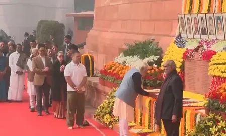 क्या पीएम मोदी समेत सांसदों ने 2001 के संसद आतंकी हमले में शहीद सुरक्षाकर्मियों को श्रद्धांजलि दी?