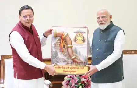 पीएम मोदी से मिले सीएम धामी, मां सुरकंडा देवी की प्रतिकृति की भेंट  