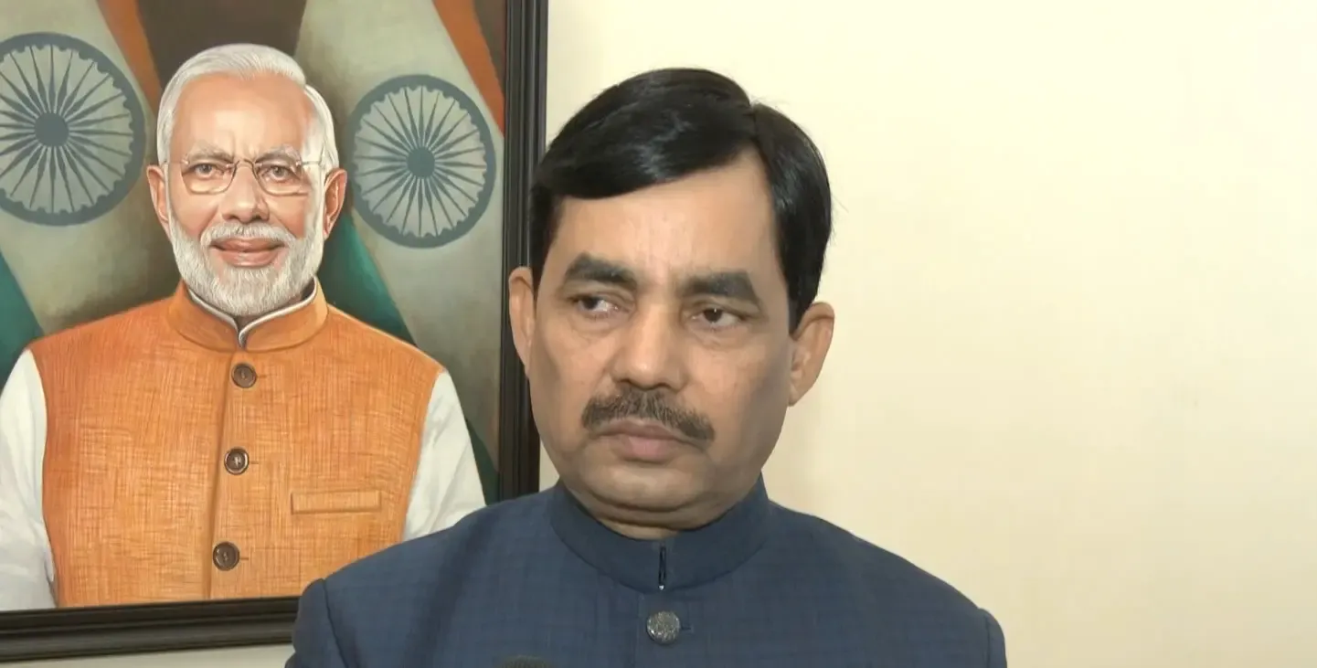 क्या पीएम मोदी से पूरी दुनिया प्यार करती है और गौतम गंभीर कर रहे हैं अच्छा काम?