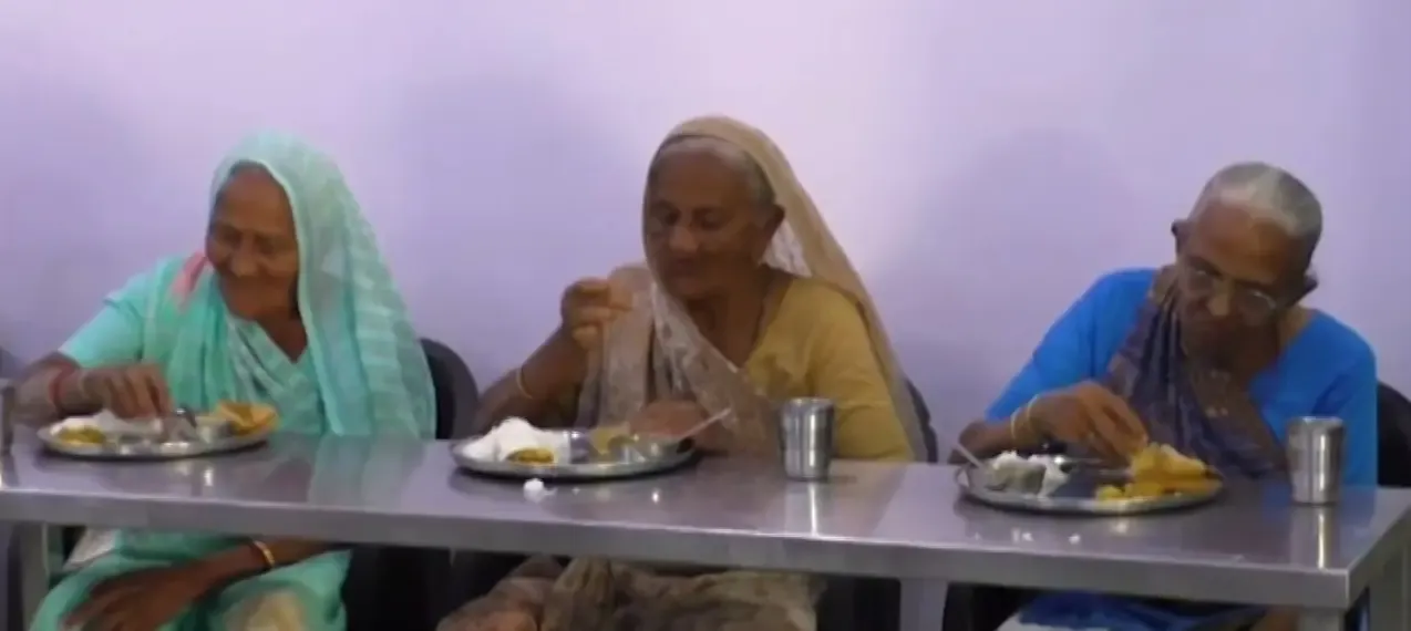 What Stories of <b>Solidarity</b> and <b>Family Values</b> Did PM Modi Share from Gujarat and J&K?