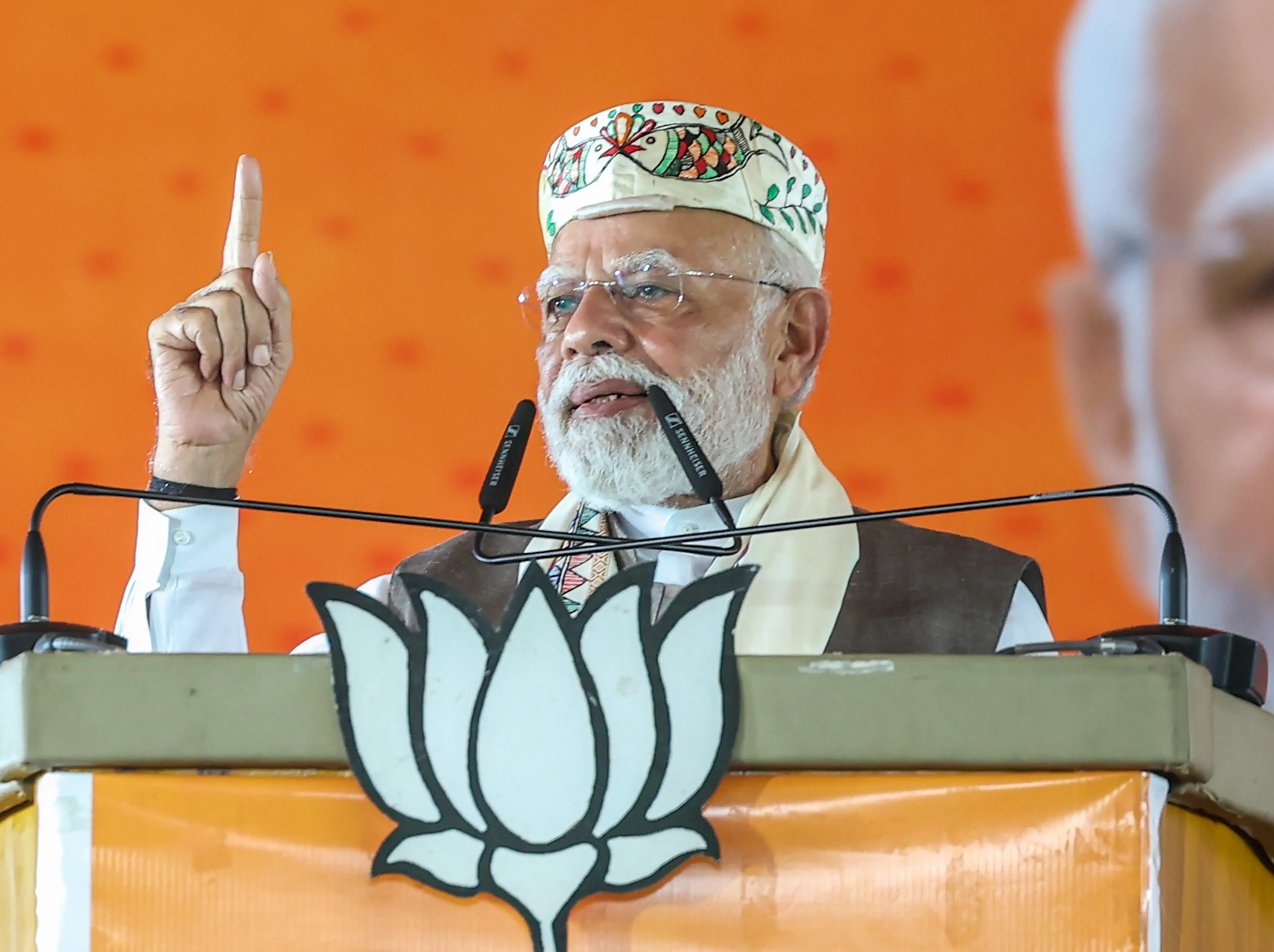 Is PM Modi Criticizing RJD-Cong for 'Family Politics' While They Attempt to Usurp the Jan Nayak Title?