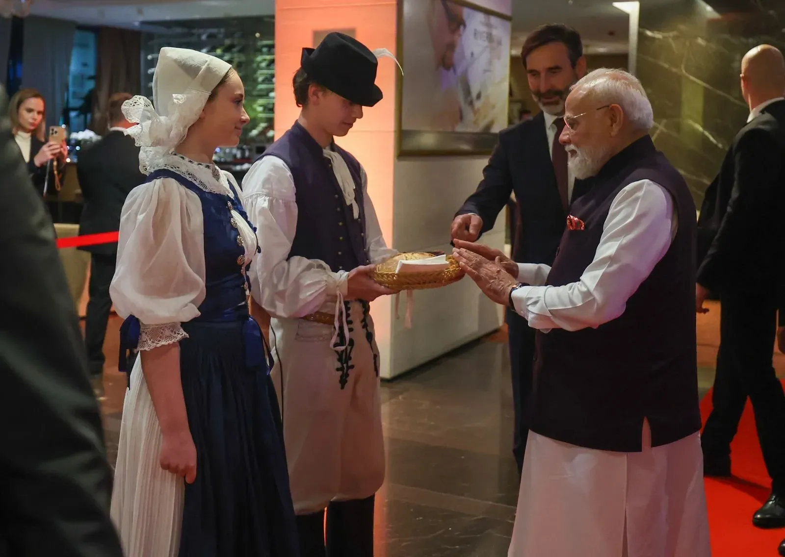 PM Modi welcomed with bread and salt in Bratislava
