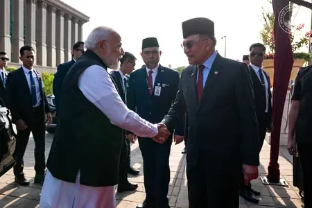 How are PM Modi's Peacekeeping Efforts Being Recognized by Malaysian PM Anwar Ibrahim?