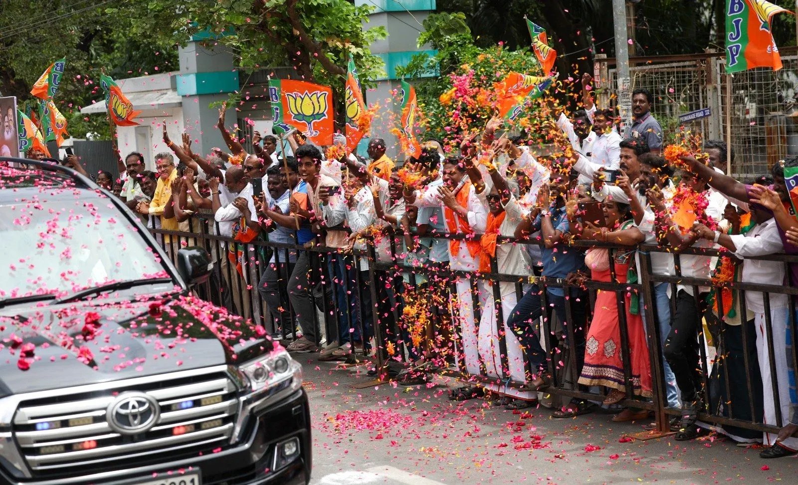 What Impact Did PM Modi's Visit to Cholapuram Temple Have on Locals?