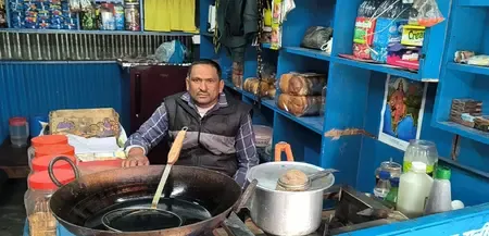 How is the PM SVANidhi scheme transforming street vendors' lives in Chamoli?