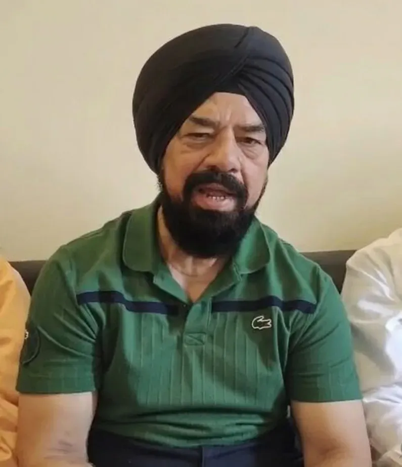 पॉडकास्ट विवाद: अभिनेता बीएन शर्मा ने वाल्मीकि तीर्थ पहुंचकर मांगी सार्वजनिक माफी