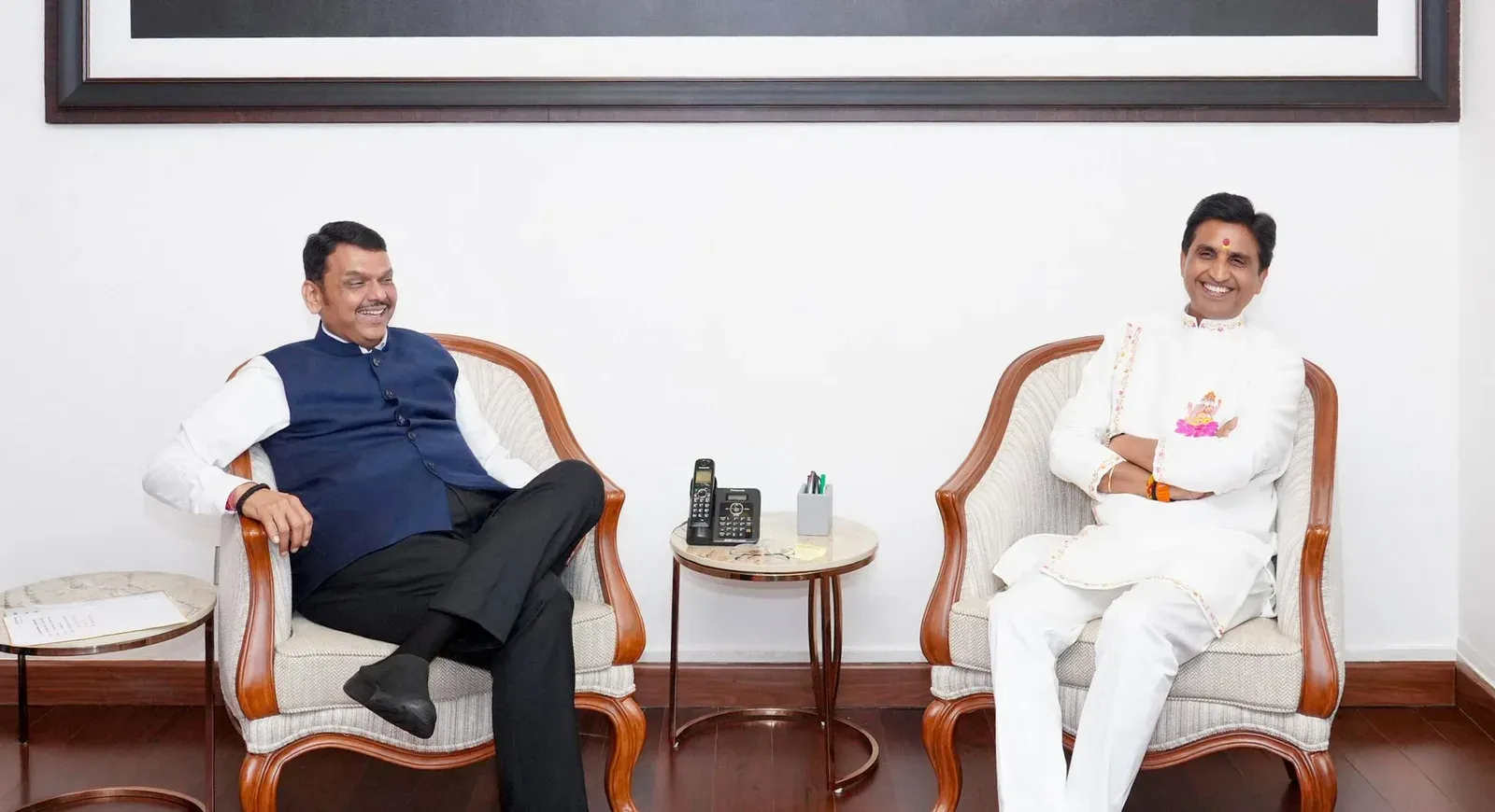 Poet Kumar Vishwas Calls on CM Fadnavis at Varsha Bungalow