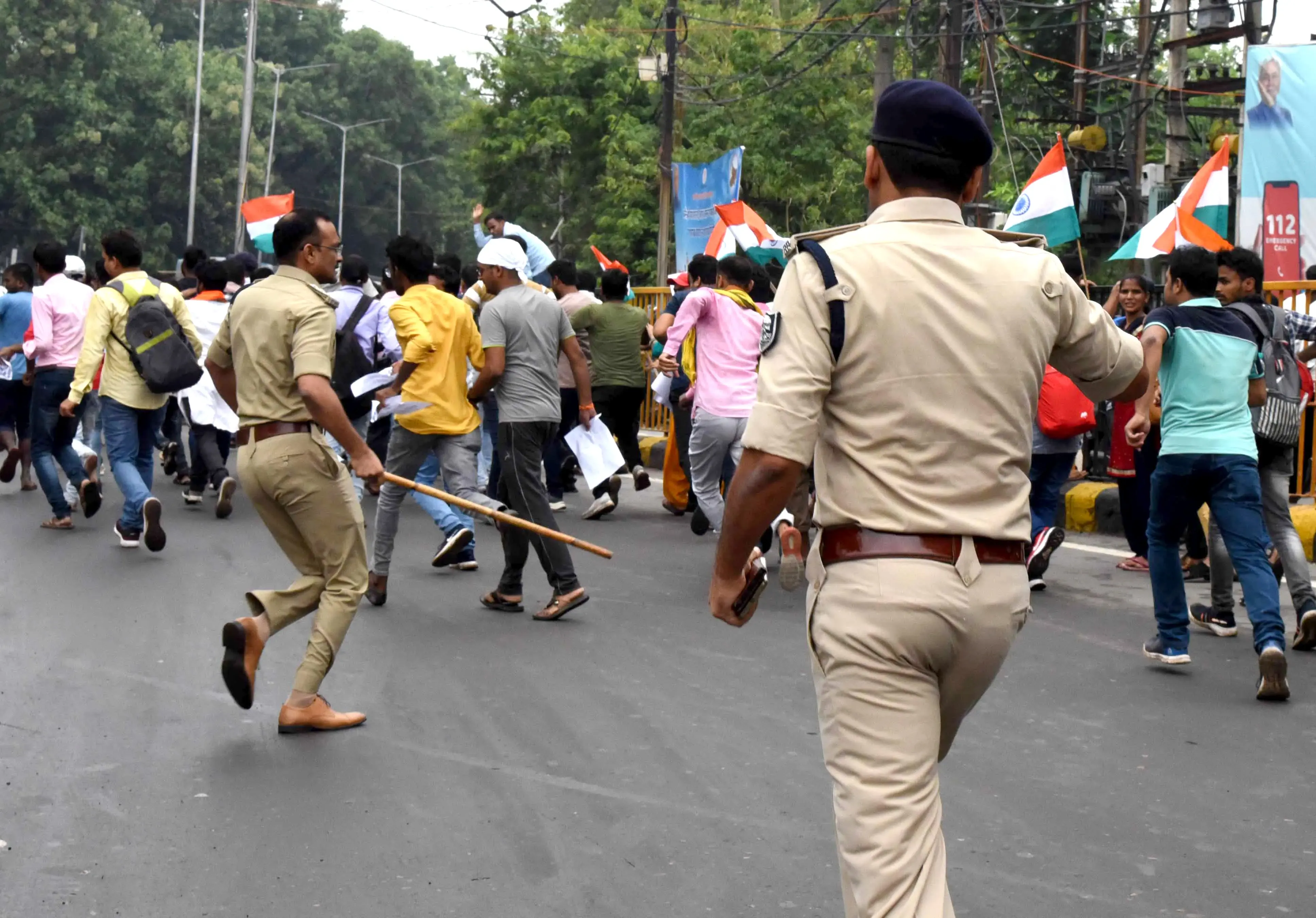 Why Did Police Lathi-Charge Sub-Inspector and Constable Candidates in Patna?