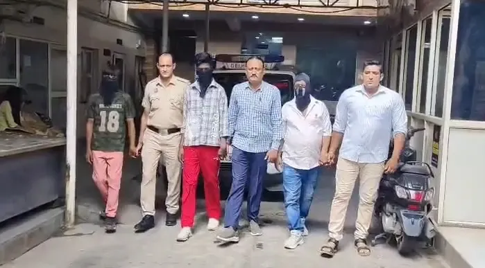 दिल्ली: मानसरोवर पार्क पुलिस ने 2 कुख्यात स्नैचर और चोरी का माल खरीदने वाले को किया गिरफ्तार