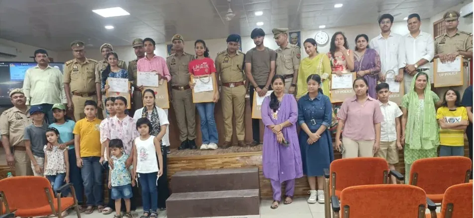 गौतमबुद्धनगर पुलिस परिवार के 7 मेधावी छात्रों को सम्मान, 90% से अधिक अंक पर मिला पुरस्कार